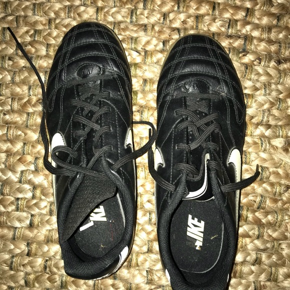 Nike Indoor Soccer Shoes - Picture 1 of 3